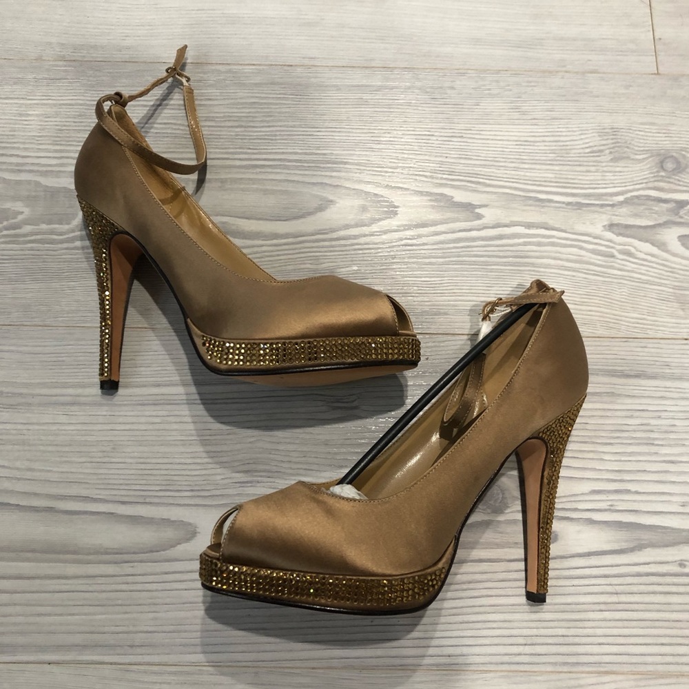 Bebe Satin Embellished Heels ✨
